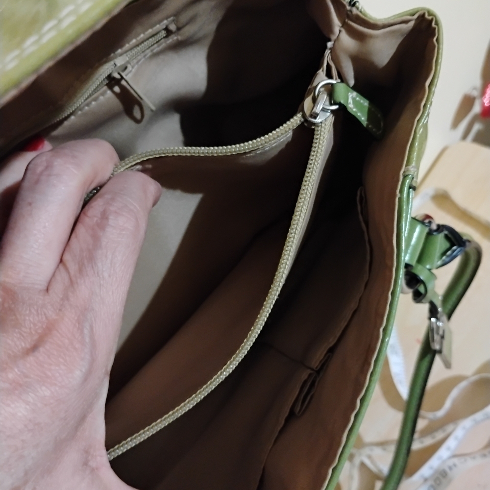 Green GIANI BERNINI Distressed Leather Shoulder Bag - Picture 11 of 14